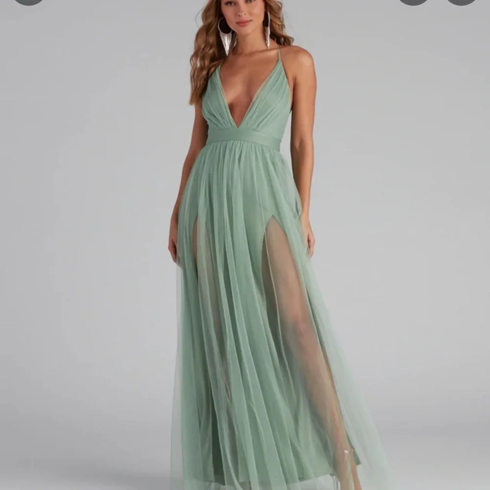 Windsor green saylor formal/ prom dress size 12, perfect for weddings or prom - Picture 2 of 3